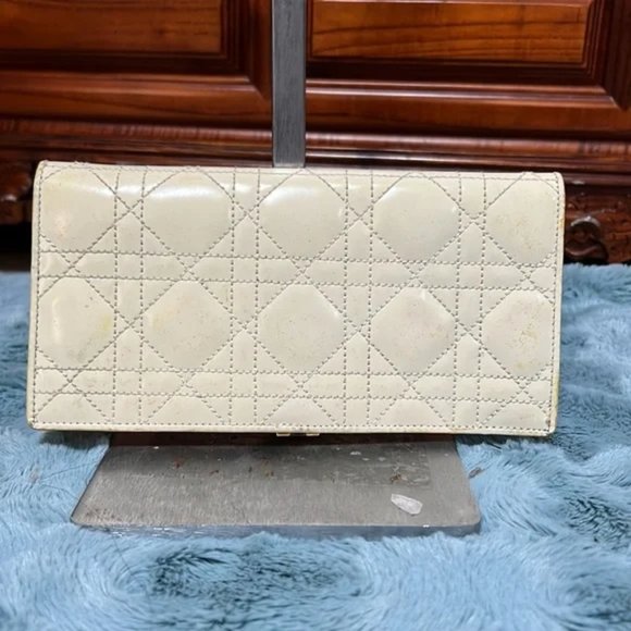 CHRISTIAN DIOR BEIGE PATENT LEATHER CONTINENTAL WALLET - Picture 11 of 15